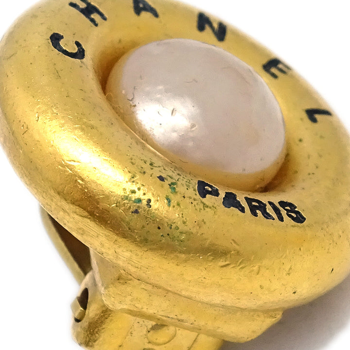 Top Quality Chanel Gold Button Artificial Pearl Earrings Clip-On 94P
