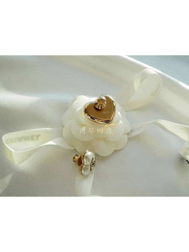 Double Heart Brooch Set White Chanel