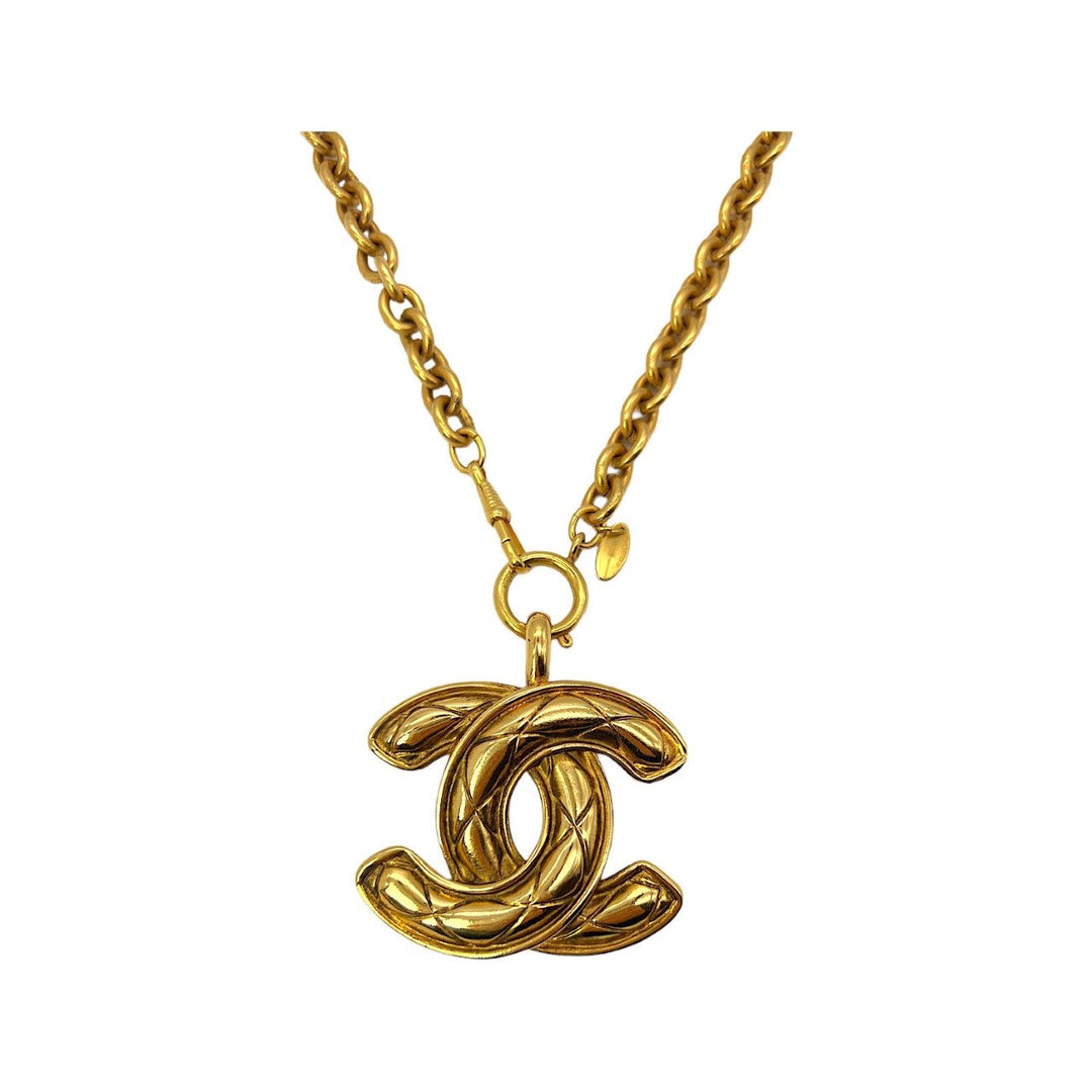 Top Quality Chanel Vintage Quilted CC Pendant Necklace