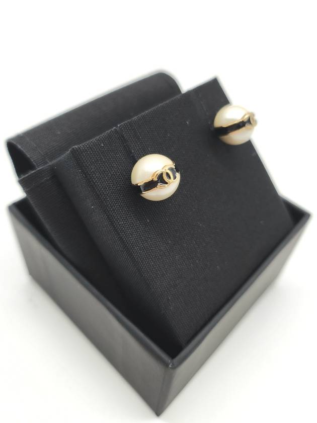 CC Logo Pearl Stud Earrings Black White Chanel