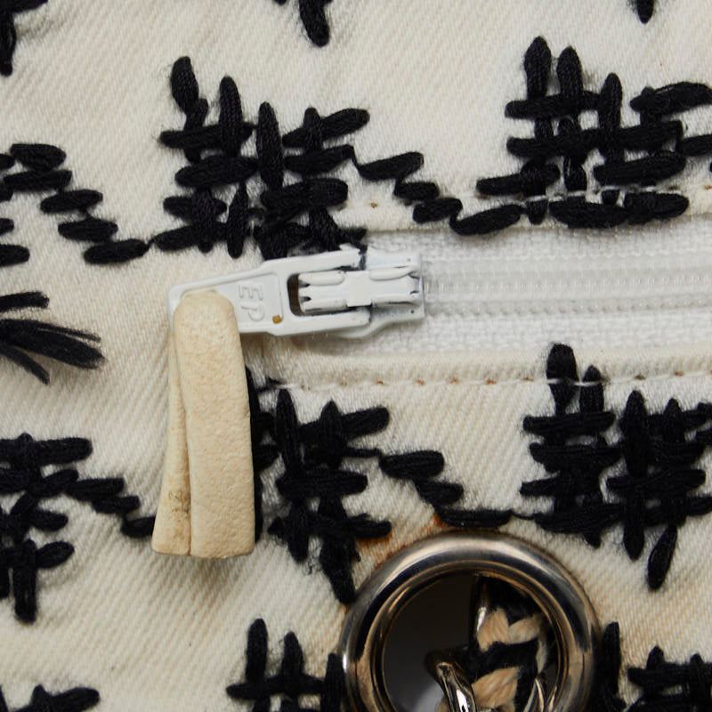 Top Quality Chanel Flap Chain Shoulder Bag Canvas White Black Ladies