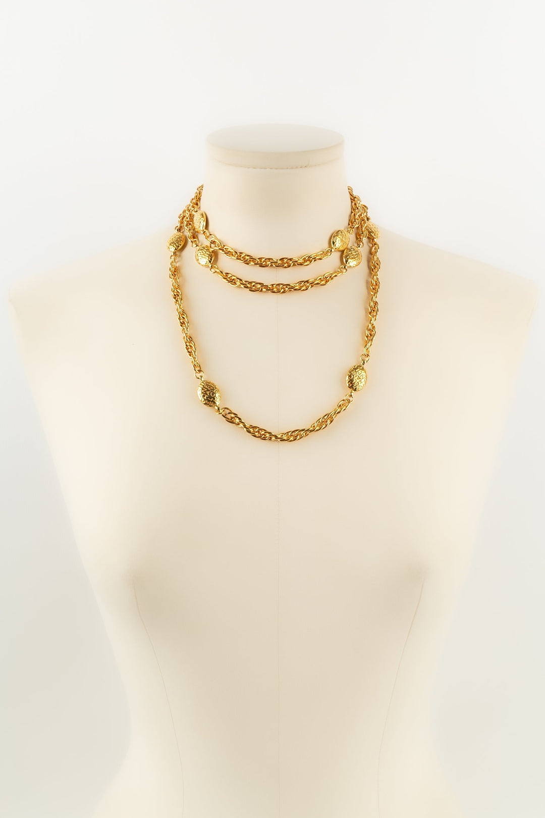 Collier / sautoir en m√©tal dor√© Chanel