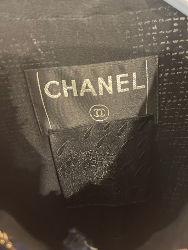 Top Quality Chanel x Tiger In The Rain 04/P Black, Navy and White Tweed Jacket with Gold CC Logo Buttons and Chain Detail Size FR 40 (UK 12)