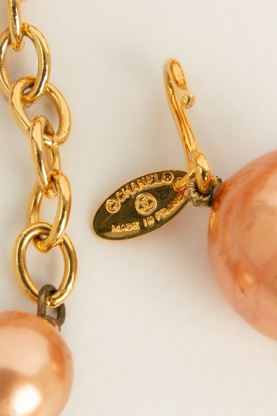 Collier de perles oranges Chanel