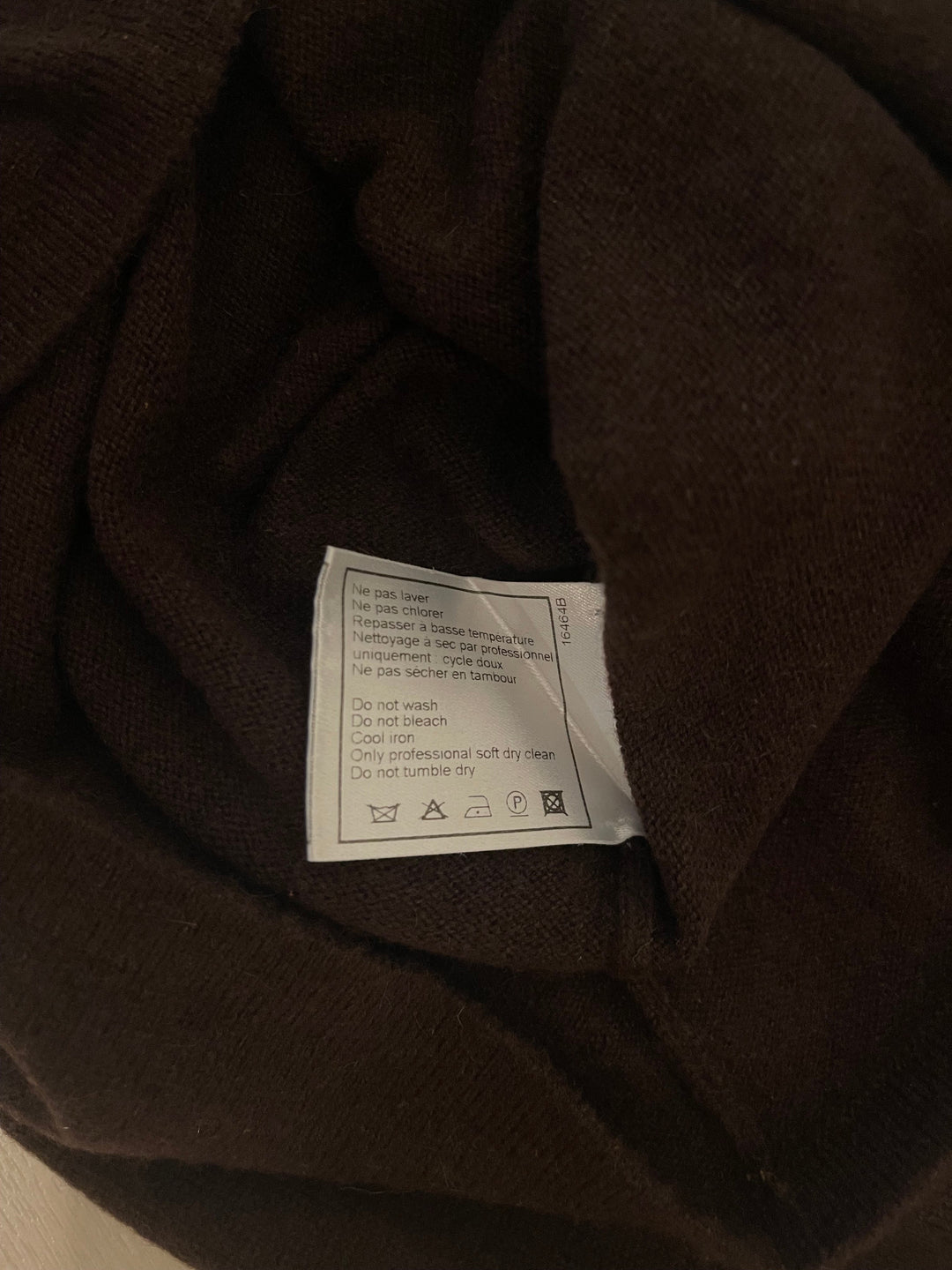 Top Quality Chanel 02/A Chocolate Brown Cashmere Sleeveless Top with CC Logo Detail FR 38 (UK 10)