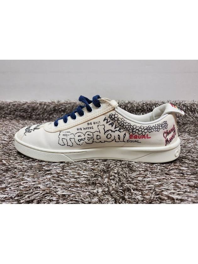 Xpharrell sneakers 40 250 Chanel