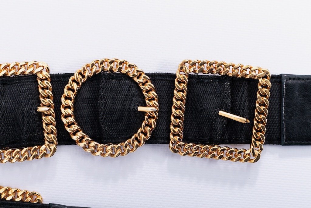 Ceinture noire et dor√©e Chanel