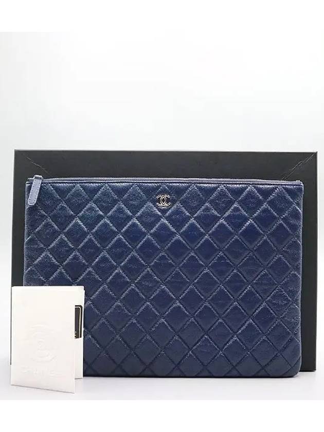 A82552 Navy Caviar Classic Large CC Silver Logo Clutch Chanel
