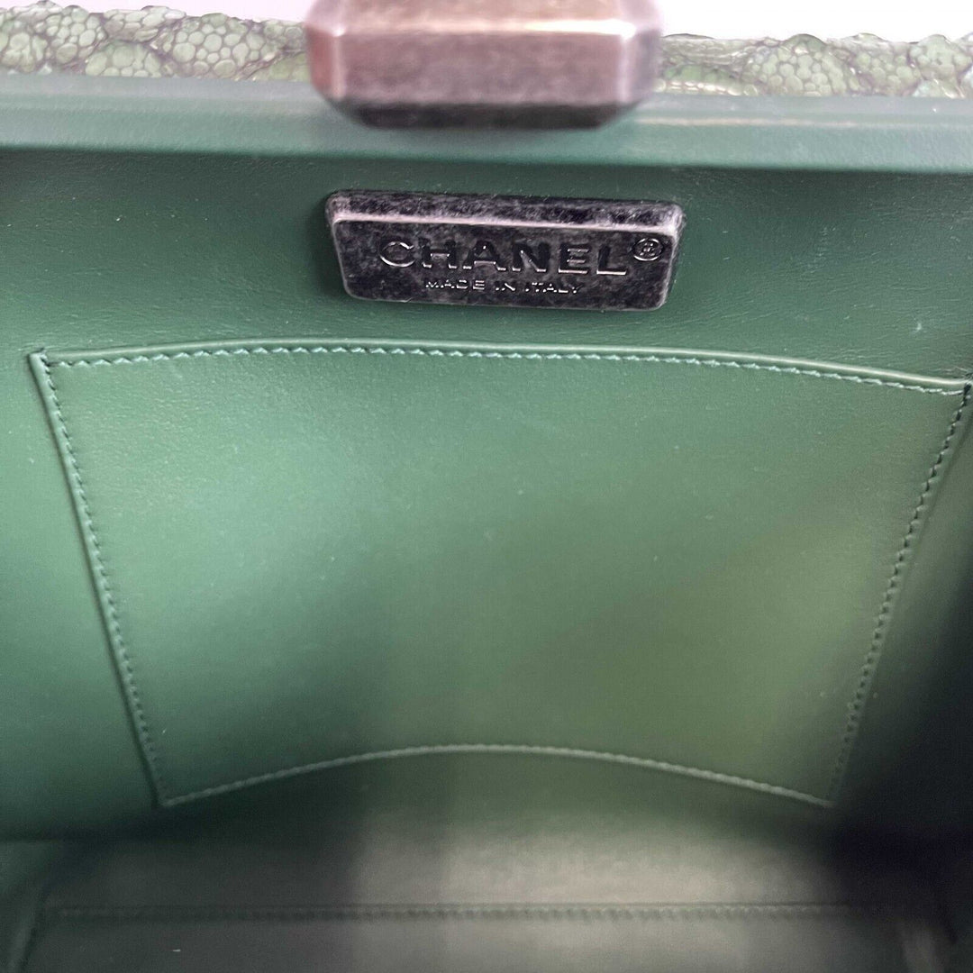 Chanel - Python Snakeskin Green CC Kiss lock Shoulder Bag / Crossbody