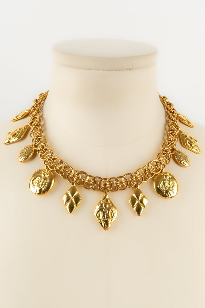 Collier dor√© Chanel