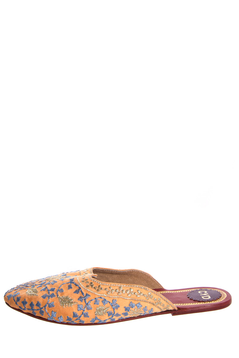 Cydney Mandel Peach Embroidered Loafers SZ 6