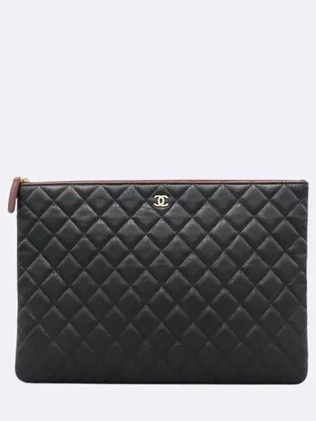 A82552 Black Caviar Classic Large CC Gold Logo Clutch Chanel
