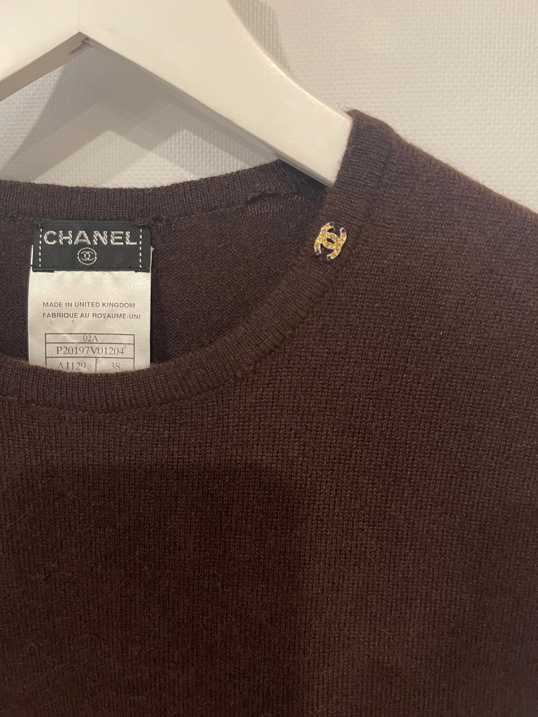 Top Quality Chanel 02/A Chocolate Brown Cashmere Sleeveless Top with CC Logo Detail FR 38 (UK 10)
