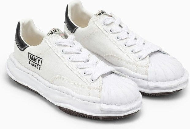 WHITE CANVAS BLAKEY LOW-TOP SNEAKERS