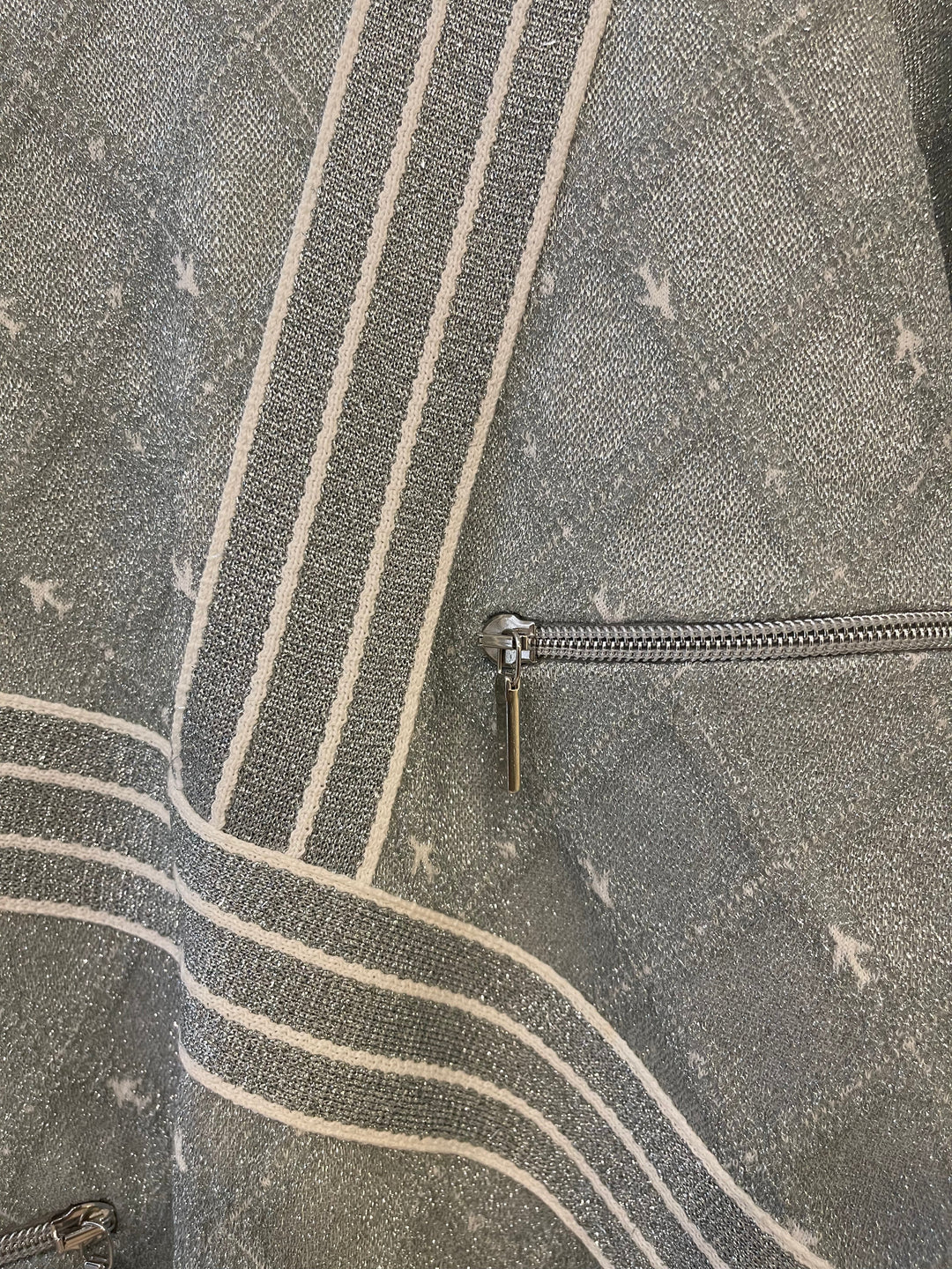 *HOT COLLECTION* Top Quality Chanel Spring / Summer 2016 Grey Metallic Airline Collection Jumper with Zip and Plane Details Size FR 36 (UK 8) RRP ¬£2,400