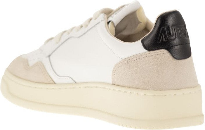 MEDALIST TRAINER IN WHITE/BLACK LEATHER AND SUEDE