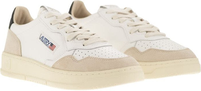 MEDALIST TRAINER IN WHITE/BLACK LEATHER AND SUEDE