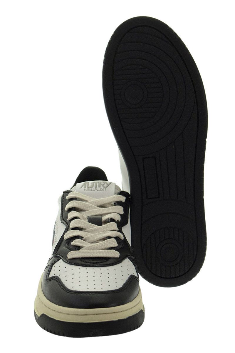 MEDALIST LOW - LEATHER SNEAKERS