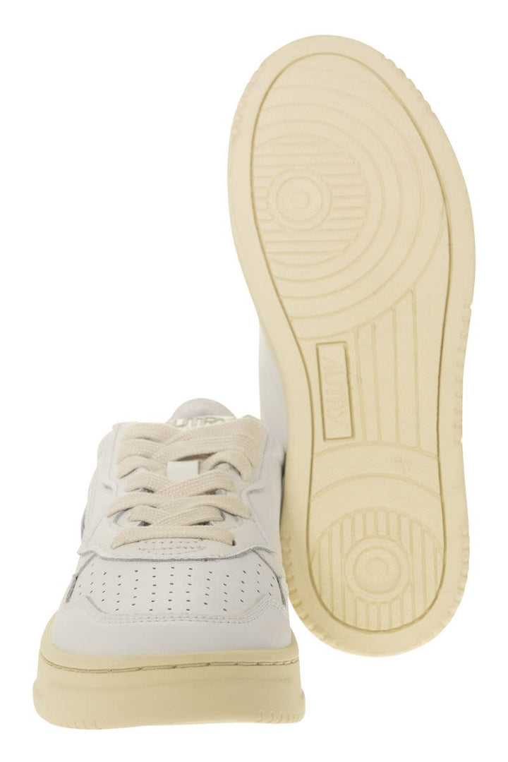 WHITE/PINK LEATHER MEDALIST SNEAKERS