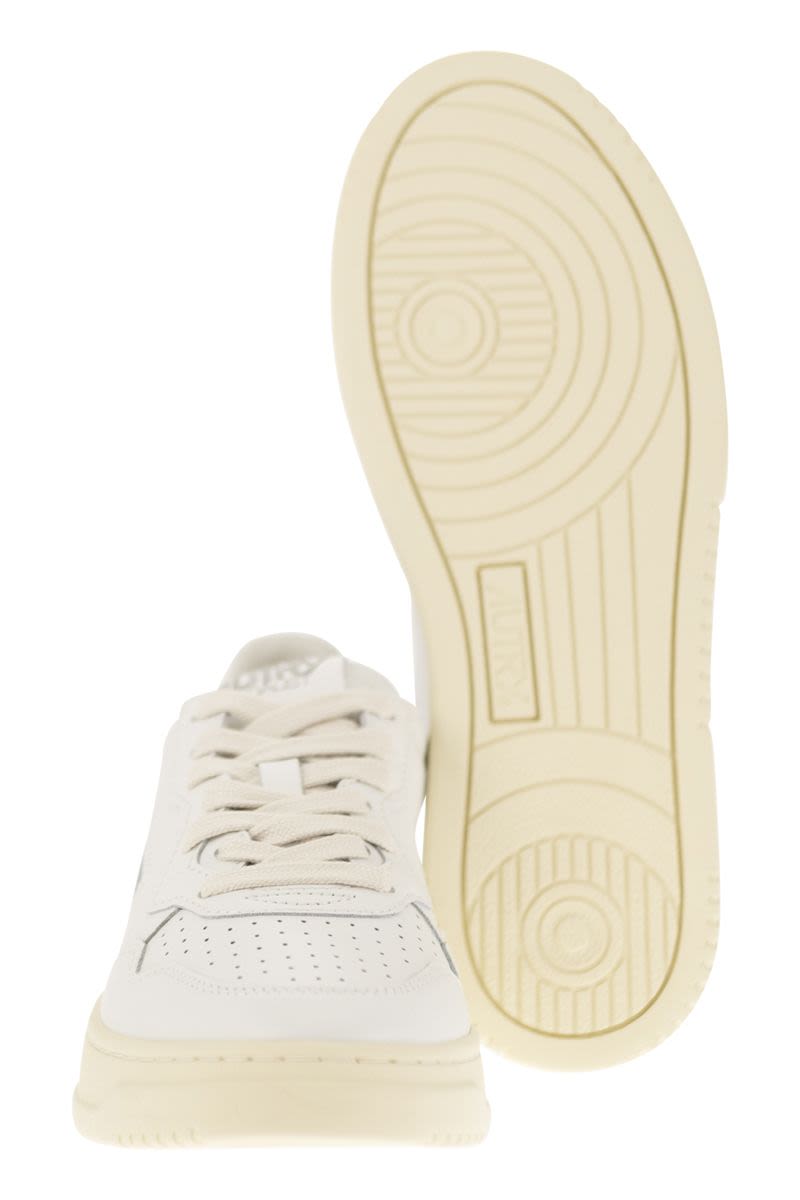 WHITE/LAVENDER LEATHER MEDALIST SNEAKERS