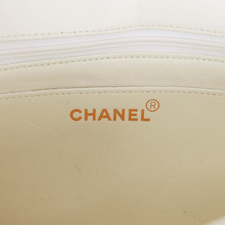 Vintage Top Quality Chanel Medium Diana Flap Bag White Lambskin Gold Hardware