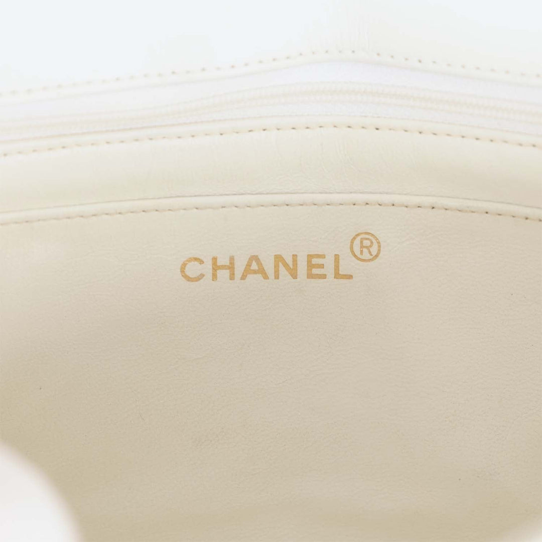 Vintage Top Quality Chanel Medium Diana Flap Bag White Lambskin Gold Hardware