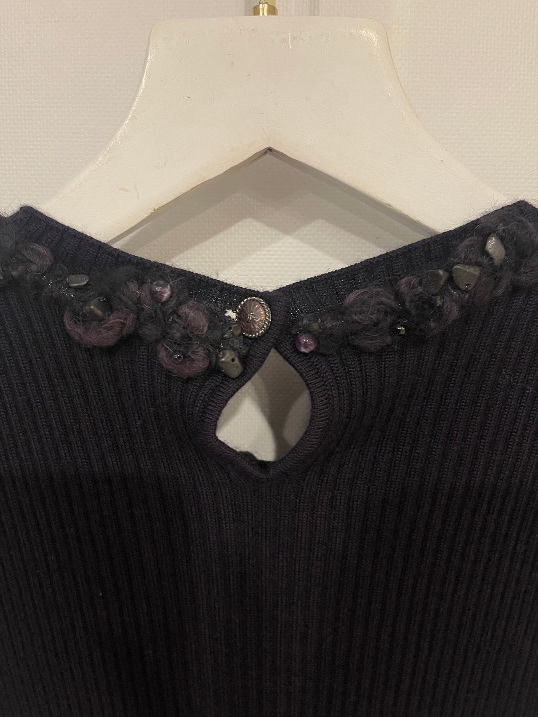 Top Quality Chanel Purple Cashmere Silk Blend Sleeveless Top with Stone-Embellished Collar Size FR 40 (UK 12)