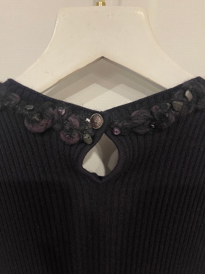 Top Quality Chanel Purple Cashmere Silk Blend Sleeveless Top with Stone-Embellished Collar Size FR 40 (UK 12)