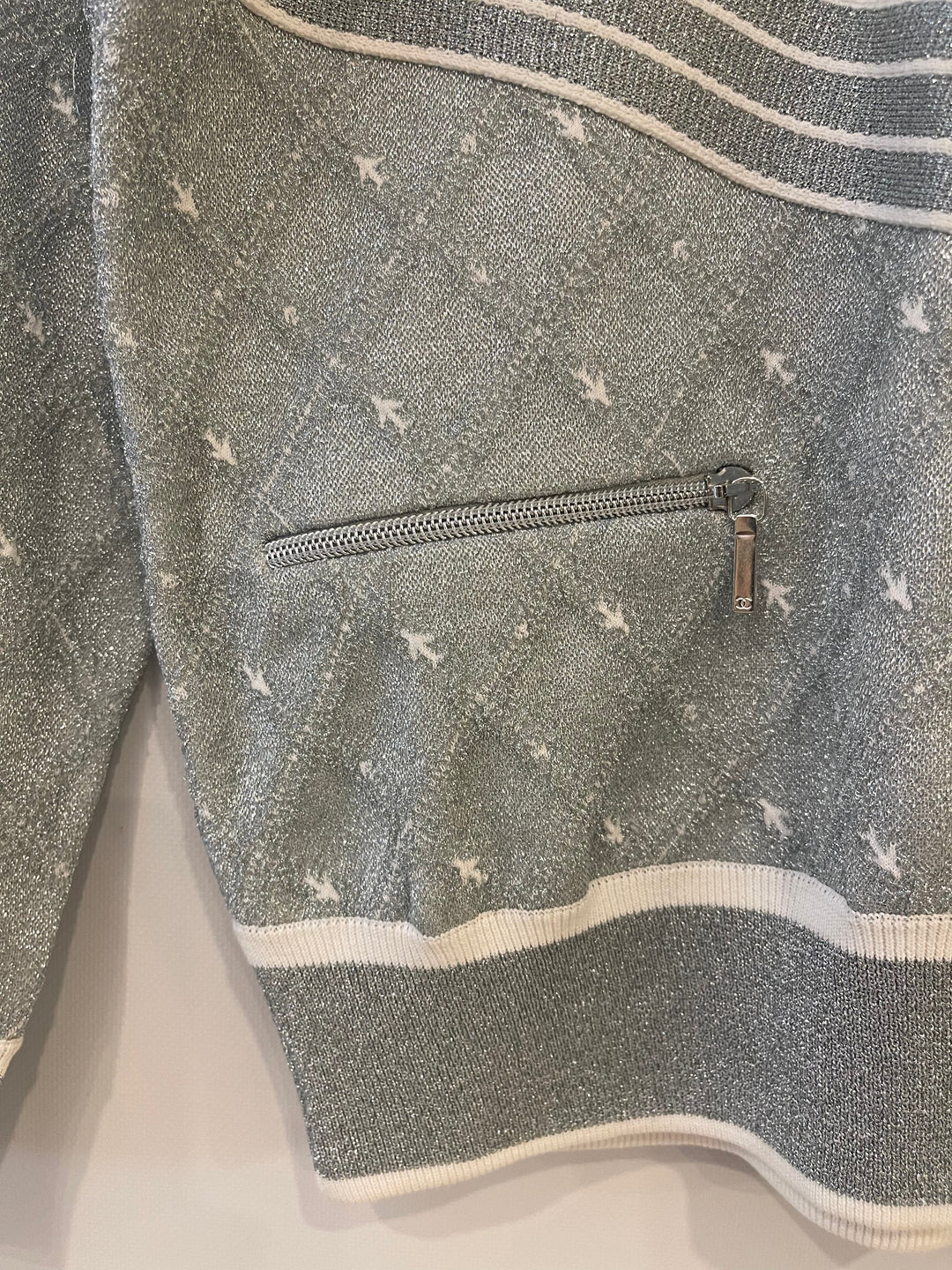 *HOT COLLECTION* Chanel Spring / Summer 2016 Grey Metallic Airline Collection Jumper with Zip and Plane Details Size FR 36 (UK 8) RRP ¬£2,400