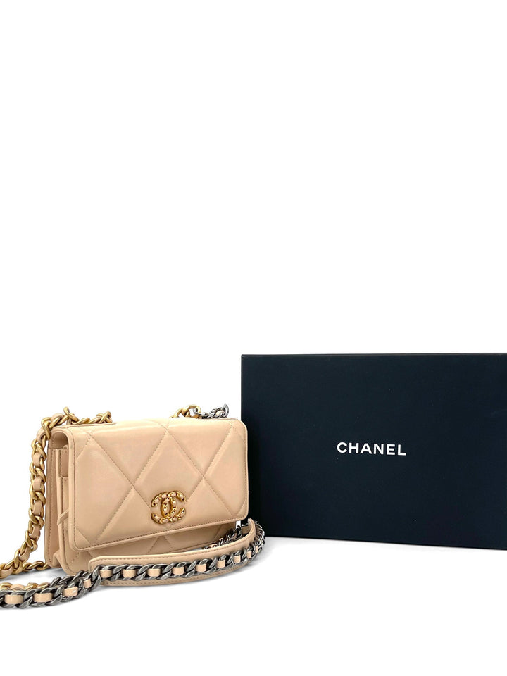 Top Quality Chanel CC Logo 19 Quilted Lambskin Leather Wallet On Chain Beige
