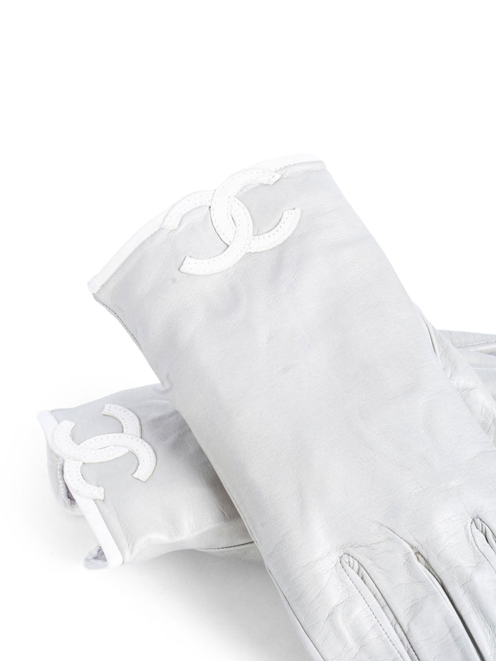 Top Quality Chanel CC Logo Leather Gloves Grey White