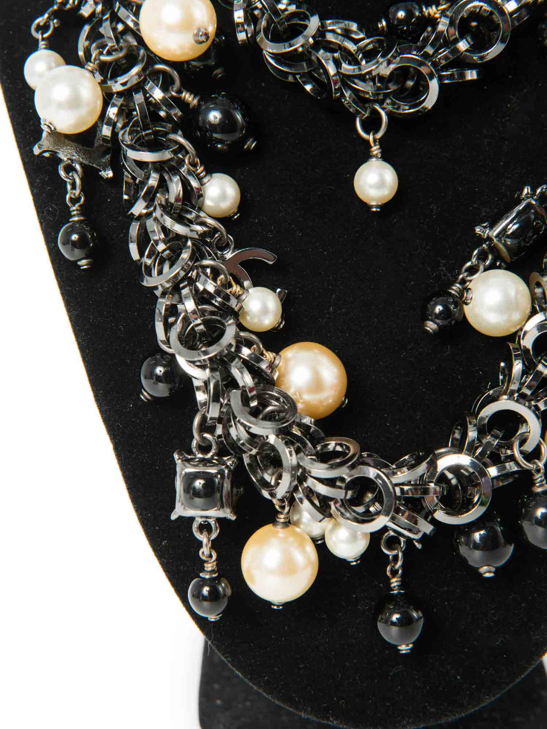 Top Quality Chanel CC Logo Pearl Runway Necklace Black White