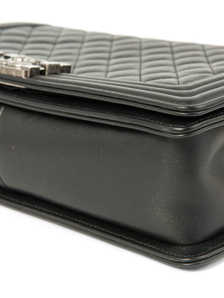Top Quality Chanel CC Logo Quilted Leather Medium Boy Bag Black