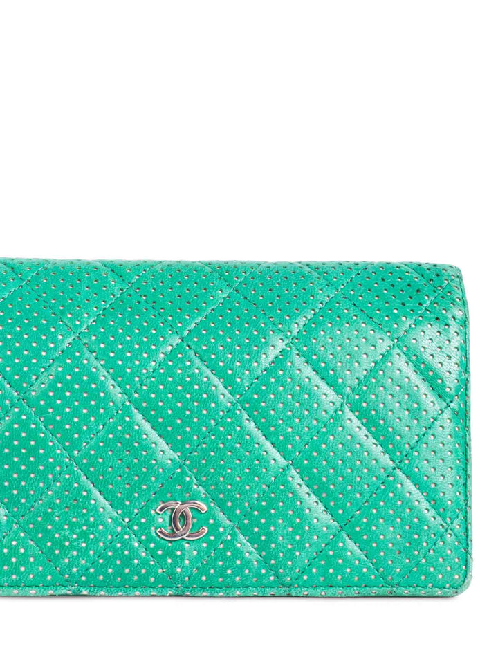 Top Quality Chanel CC Logo Vintage Perforated Quilted Leather Wallet Green