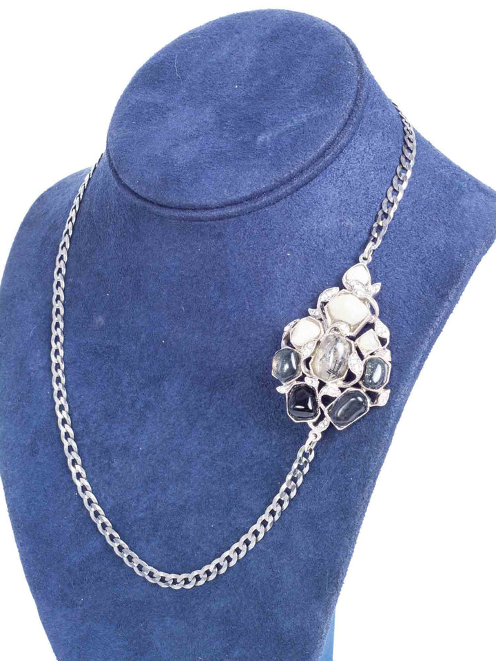 Top Quality Chanel Gripoix Cabochon Silver Pearl Necklace White Black