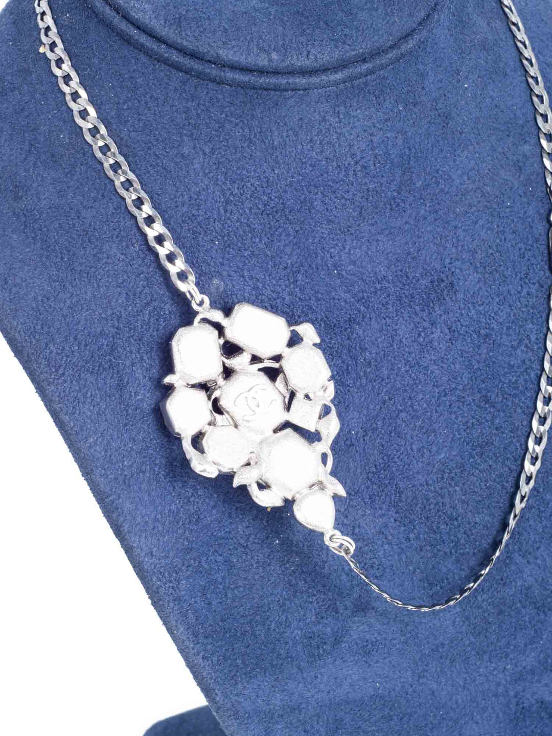 Top Quality Chanel Gripoix Cabochon Silver Pearl Necklace White Black