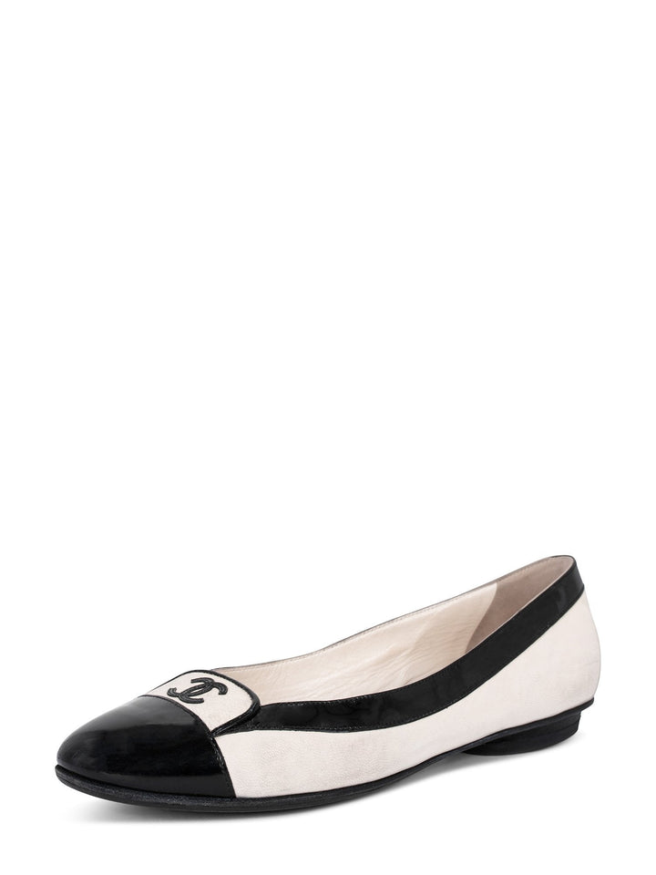 Top Quality Chanel Leather CC Logo Cap Toe Ballet Flats Shoes White Black