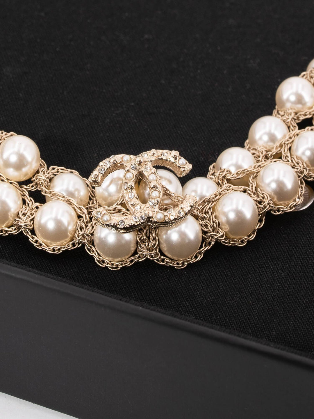 Top Quality Chanel Pearl CC Logo Long Necklace