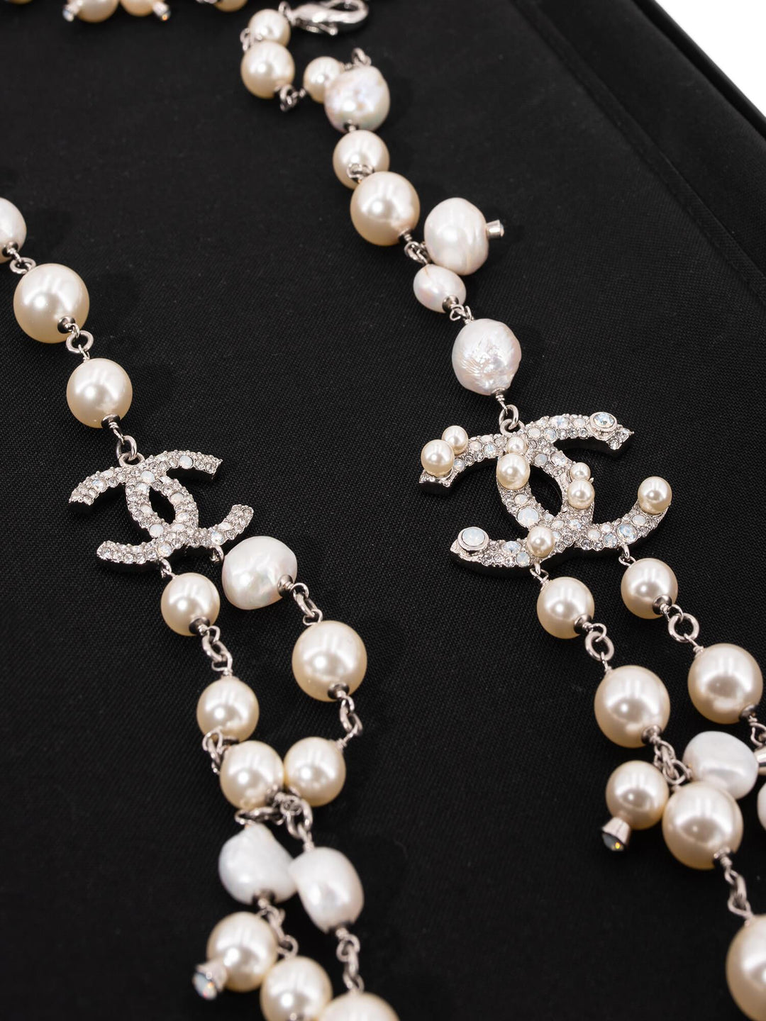 Top Quality Chanel Pearl CC Logo Long Necklace Silver