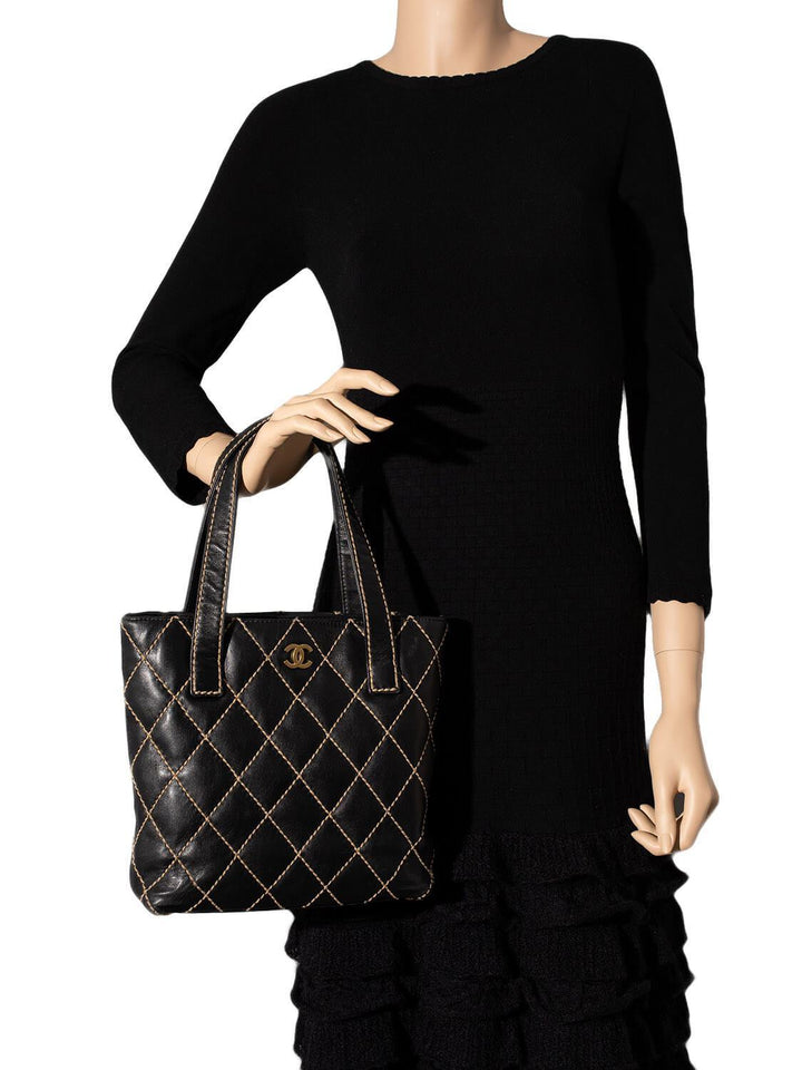 Top Quality Chanel Quilted Leather Surpique Bag Black