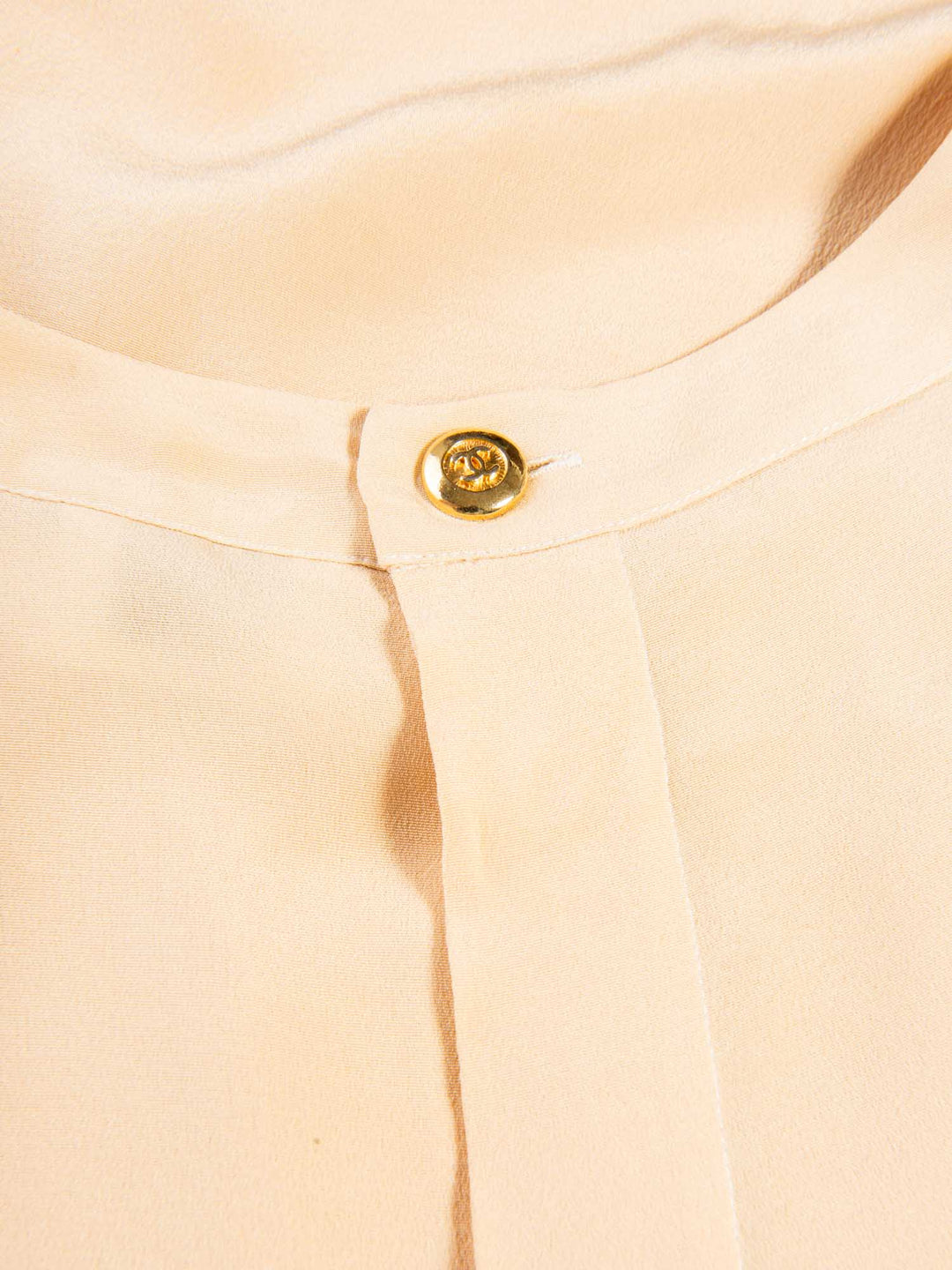 Top Quality Chanel Vintage CC Logo Pleated Slik Blouse Beige Gold
