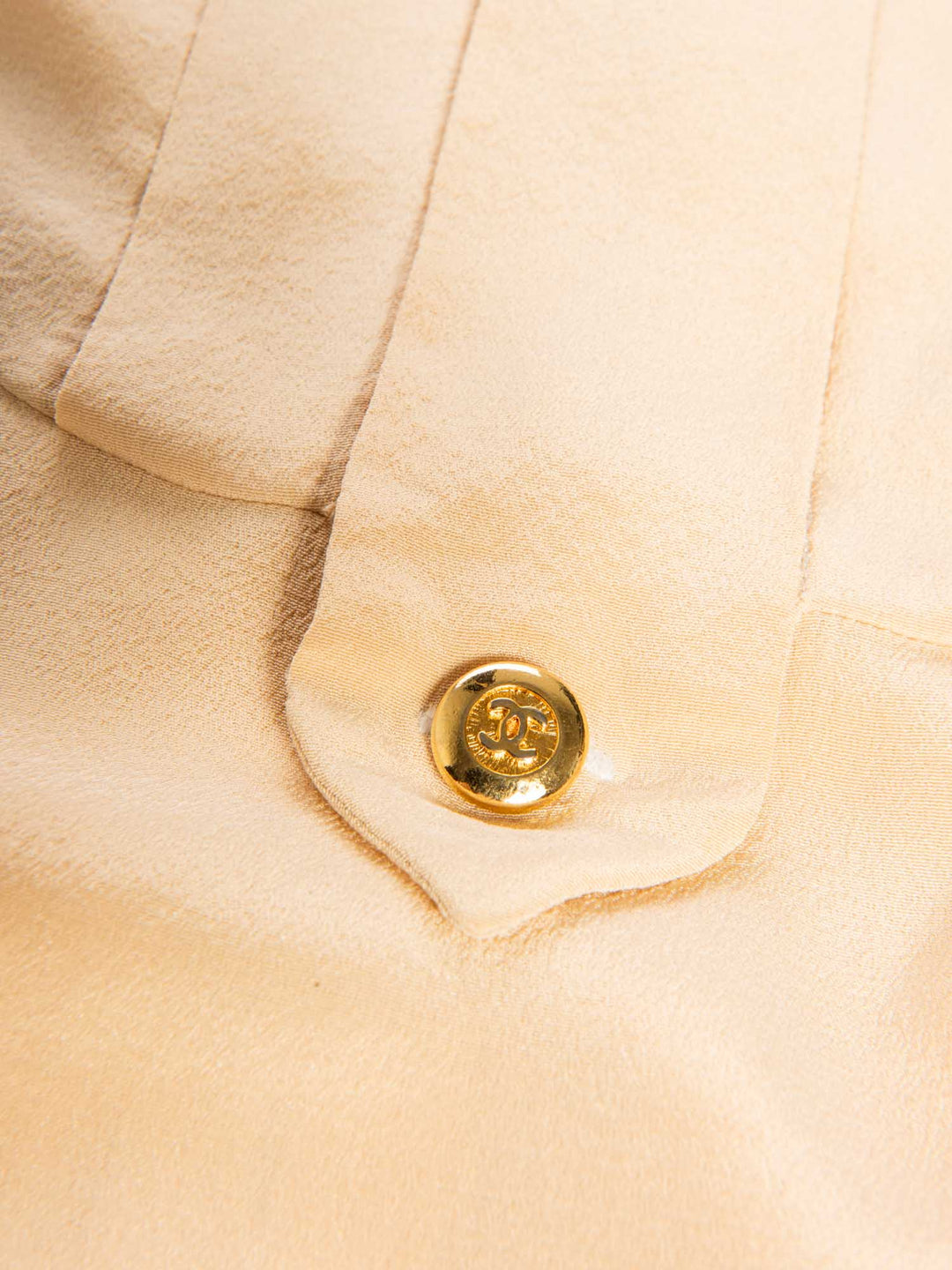 Top Quality Chanel Vintage CC Logo Pleated Slik Blouse Beige Gold