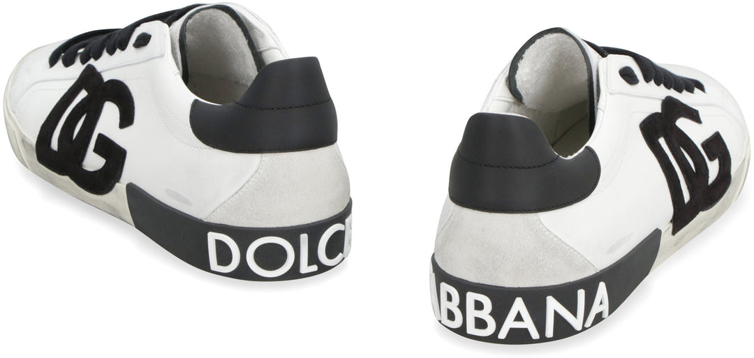 EMBOSSED LOGO LOW TOP SNEAKERS