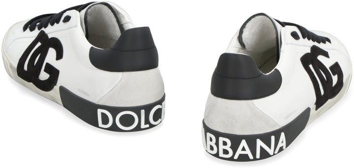 EMBOSSED LOGO LOW TOP SNEAKERS