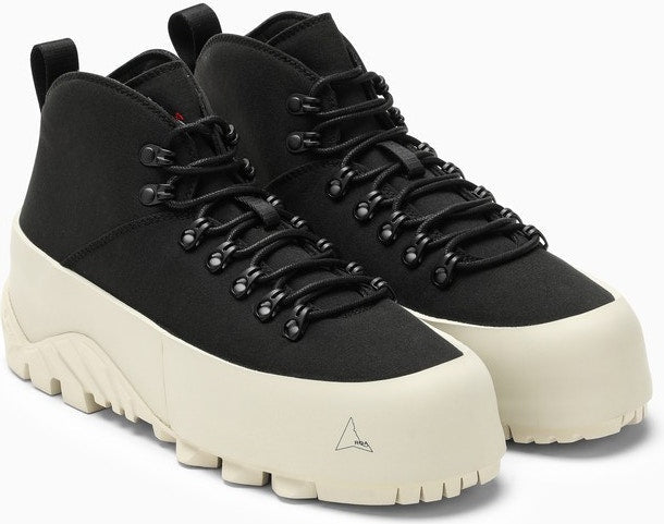 BLACK CANVAS MEDIUM LACE-UP