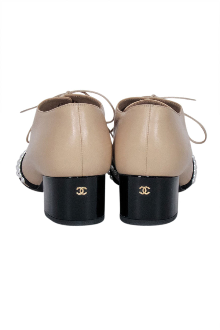 Top Quality Chanel - Beige, Black, & Pearl Low Heel Loafers Sz 9