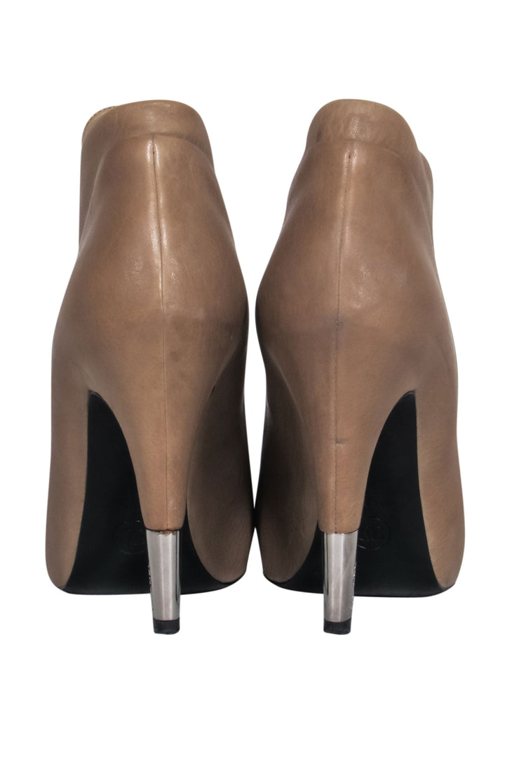 Top Quality Chanel ‚Äì Beige Leather Stiletto w/ Navy Blue Cap Toe Lace Up Booties Sz 7