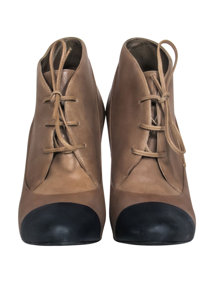 Top Quality Chanel ‚Äì Beige Leather Stiletto w/ Navy Blue Cap Toe Lace Up Booties Sz 7