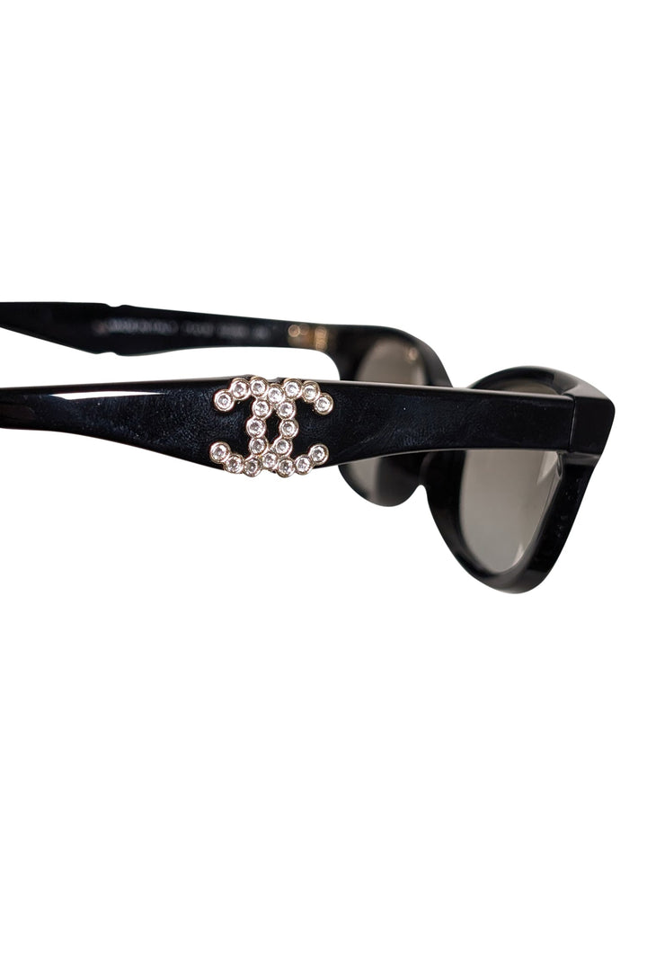 Top Quality Chanel - Black Slim Sunglasses w/ Interlocking Rhinestone Logo
