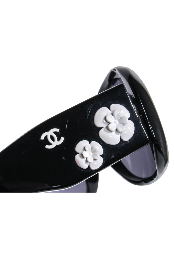 Top Quality Chanel - Black Sunglasses w/ 3D Flower Side Detail
